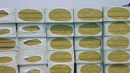 雙鴨山保溫巖棉板廠家供應(yīng)與巖棉復(fù)合板應(yīng)用概述